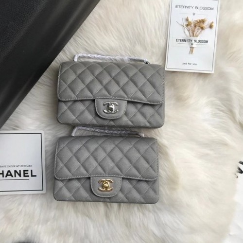 Mini bolso con solapa Chanel Piel de becerro granulada A1116 gris