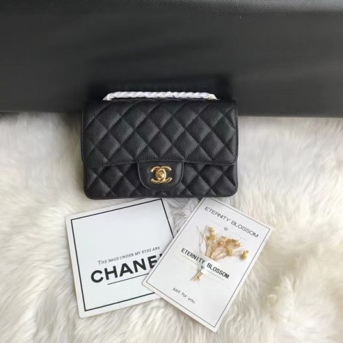 Bolso mini con solapa Chanel Piel de becerro granulada y metal dorado A1116 negro