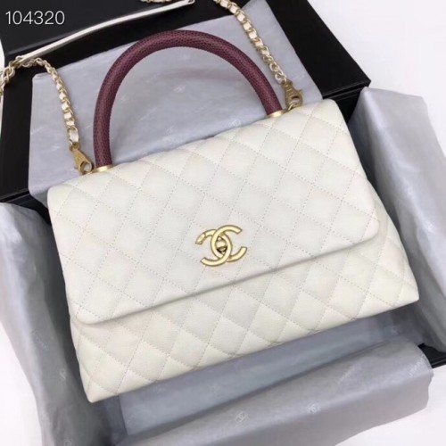 Bolso con solapa de cuero Caviar original de Chanel con asa superior B92292 blanco y metal dorado