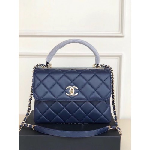 Bolso con solapa y asa superior de piel de cordero original de Chanel AS92236 azul real y metal dorado