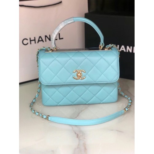 Bolso con solapa y asa superior de piel de cordero original de Chanel AS92236 azul cielo y metal dorado