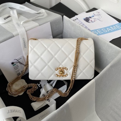BOLSO PEQUEÑO CON SOLAPA Chanel Piel de cordero metal dorado AS3386 blanco
