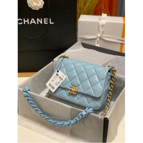 Bolso de hombro pequeño Chanel Piel de cordero y metal dorado AS3206 azul cielo