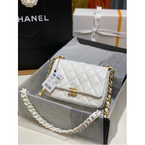 Bolso de hombro pequeño Chanel Piel de cordero y metal dorado AS3206 blanco