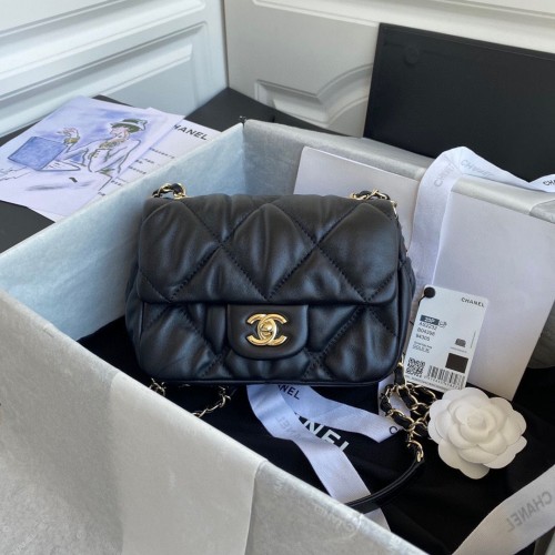 Bolso burbuja Chanel Lingge con solapa pequeña Piel de ternera metal dorado AS2232 negro