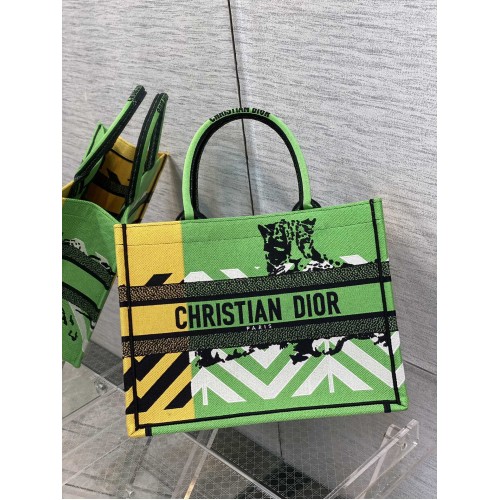 DIOR BOOK TOTE Bordado C1287-28 verde