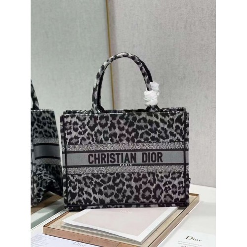 DIOR BOOK TOTE Bordado M1296ZR Estampado leopardo negro