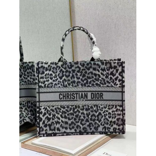 DIOR BOOK TOTE Bordado M1297ZR-20 Estampado de leopardo negro