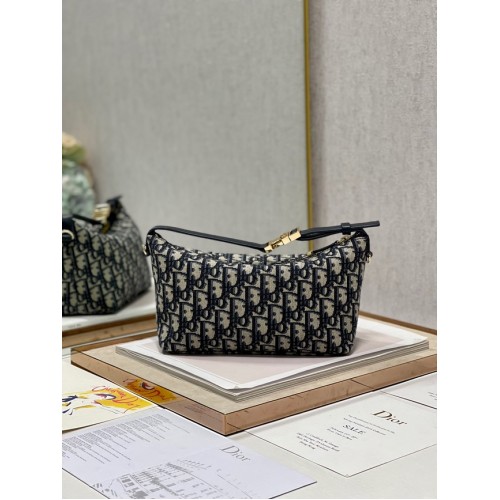 BOBBY PEQUEÑO DIOR Bordado S5554 azul oscuro