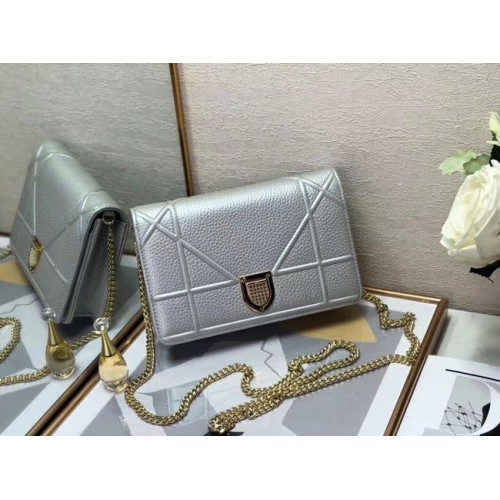 CLUTCH DIORAMA BECERRO M49P plata