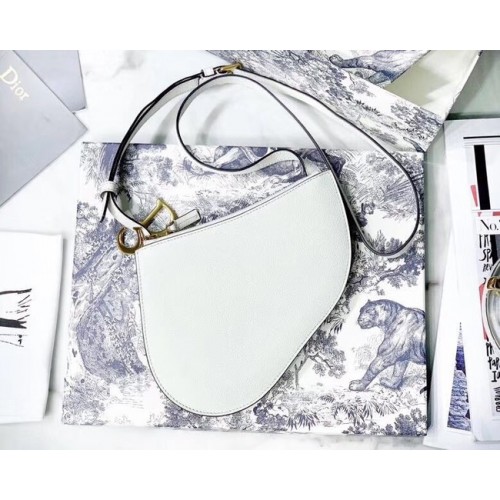 CLUTCH DE PIEL DE BECERRO SILLÍN Dior S5642 blanco