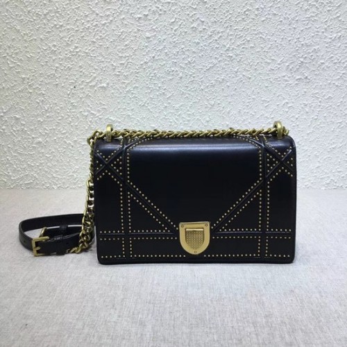 Dior BOLSO DIORAMA PIEL DE CORDERO CON TACHUELAS M0422 negro