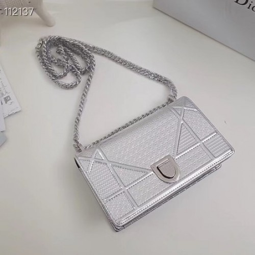 Bolso cadena Dior DIORAMA en piel S0328 plata
