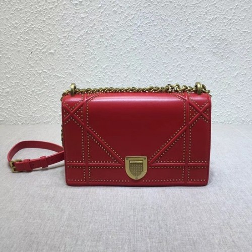 Dior Original BOLSO DIORAMA DE PIEL DE CORDERO CON TACHUELAS M0422 rojo