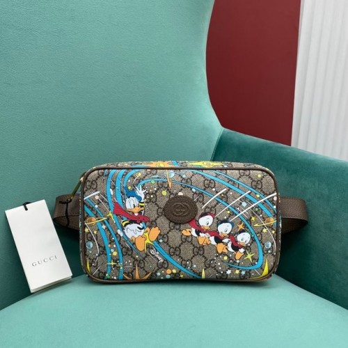 Riñonera con estampado del Pato Donald de Disney x Gucci 602695