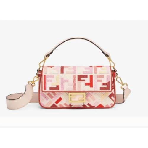 Bolso FENDI BAGUETTE de la colección Lunar New Year Limited Capsule 8BR600A
