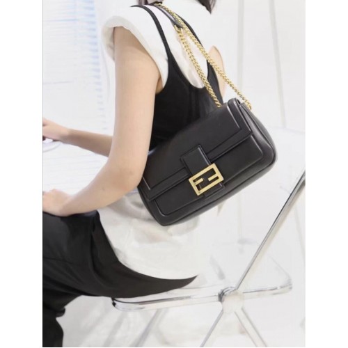 FENDI BAGUETTE CHAIN Bolso de napa negra 8BR783A