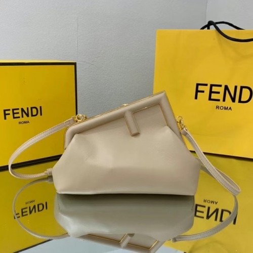FENDI FIRST SMALL Bolso de piel color crema 8BP129A