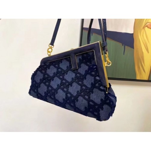 FENDI FIRST bolso pequeño de ante 8BP129A azul