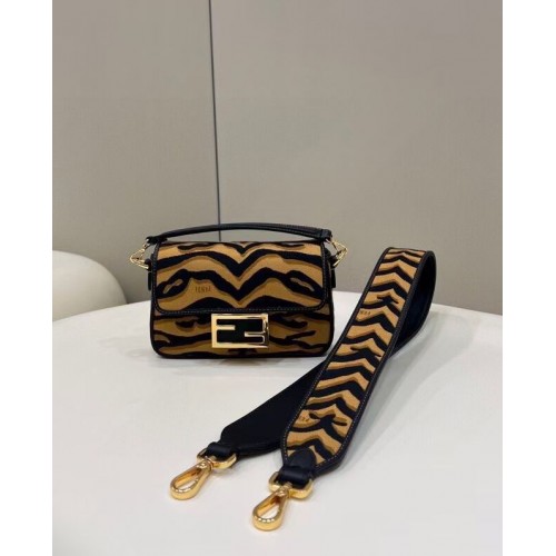 FENDI MINI BAGUETTE bolso de hombro de tela 8BM025 marrón