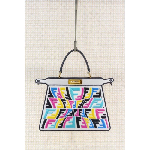 FENDI PEEKABOO ICONIC ESSENTIALLY bolso de cuero F1516 color