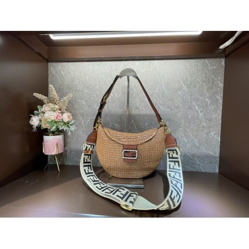 FENDI SMALL CROISSANT Bolsa de paja tejida 8BR790AFG natural