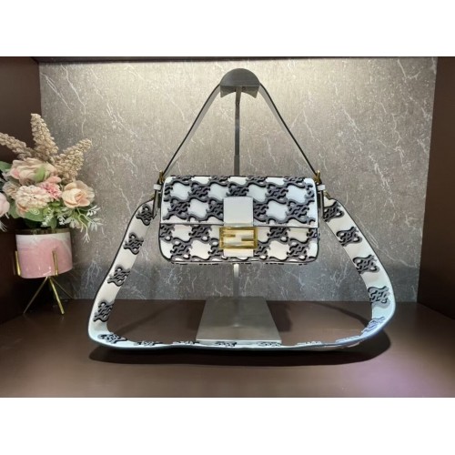 Fendi BAGUETTE Bolso de cuero trenzado negro y gris 8BR600A
