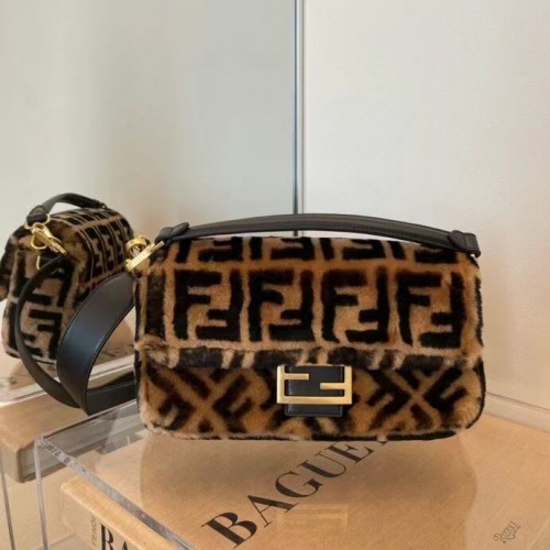 Fendi BAGUETTE lana de cordero Bolso de cuero 5FB0332 marrón