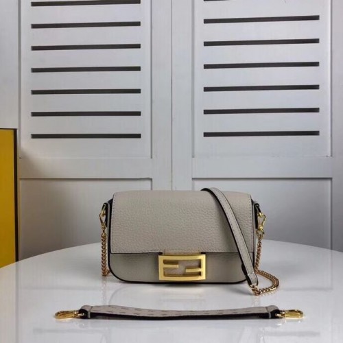 Fendi BAGUETTE bolso de piel F2467 beige