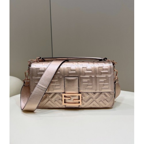 Fendi Baguette Bolso grande de piel 8BR771A Oro claro