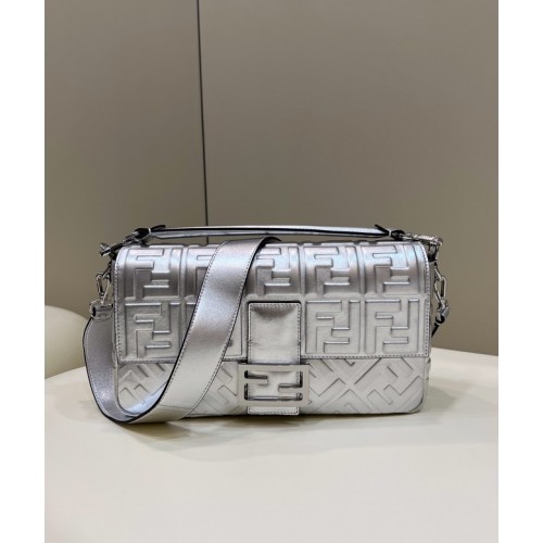 Fendi Baguette Bolso de piel grande 8BR771A plata
