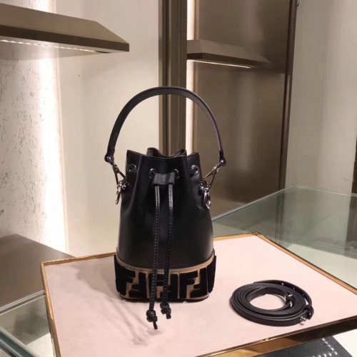 Bolso TOTE con solapa de piel de becerro Fendi 3326 negro y marrón