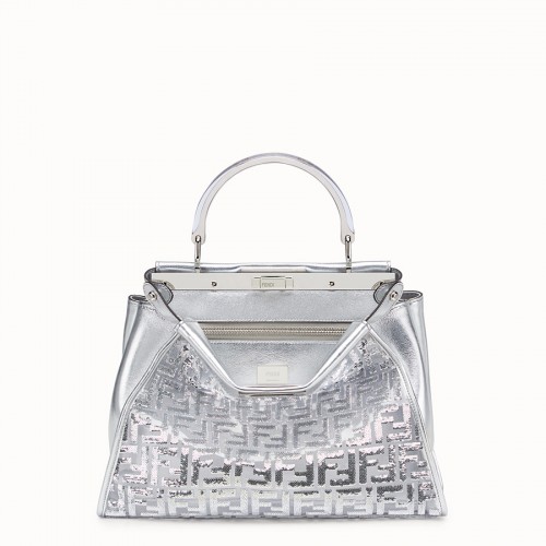 Fendi PEEKABOO ICONIC MEDIUM Bolso de cuero plateado 8BN290
