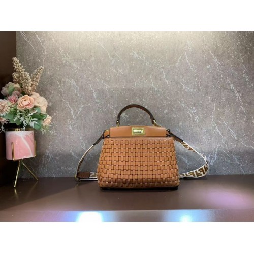 Fendi Peekaboo Mini bolso de cuero trenzado 8BN244A marrón