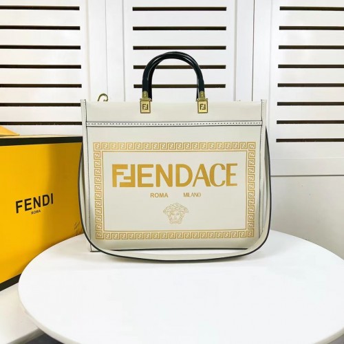 Fendi Sunshine Medium Fendace Cuero estampado Logo shopper 8BH386A blanco