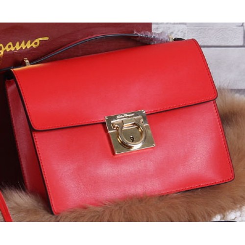 Ferragamo Bolso de hombro mediano de piel de becerro SF0614 Rojo