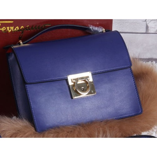 Ferragamo Bolso de hombro mediano de piel de becerro SF0614 Royal