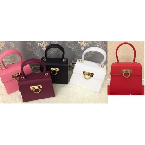 Bolso de hombro pequeño de piel de becerro Ferragamo SF0618