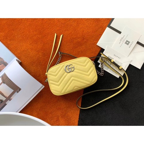 Gucci GG Marmont Matelasse pequeño bolso de hombro 447632 amarillo