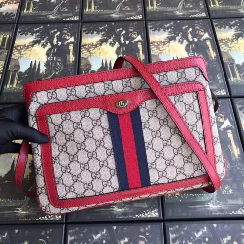 Gucci GG Supreme bolso de hombro mediano 523354 rojo