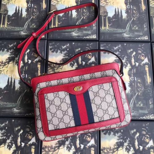 Gucci GG Supreme bolso de hombro pequeño 523354 rojo