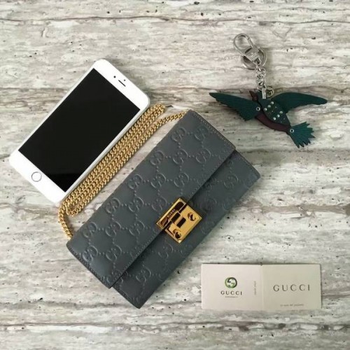 Cartera de piel de oveja con candado Gucci 453506 gris