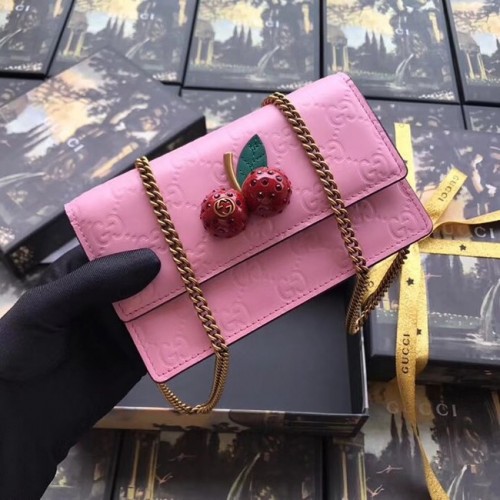 Gucci Signature mini bolso con cerezas 481291 rosa