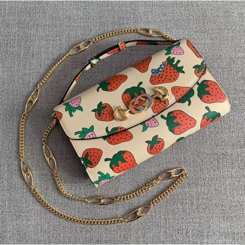 Gucci Zumi Bolso con estampado de fresas 572375