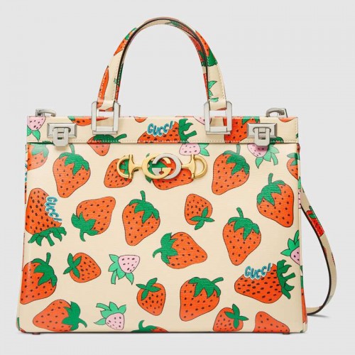Gucci Zumi Bolso mediano con asa superior y estampado de fresas 564714