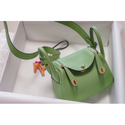 Bolso de cuero Hermes mini Lindy Togo LD19 metal en tono verde y dorado