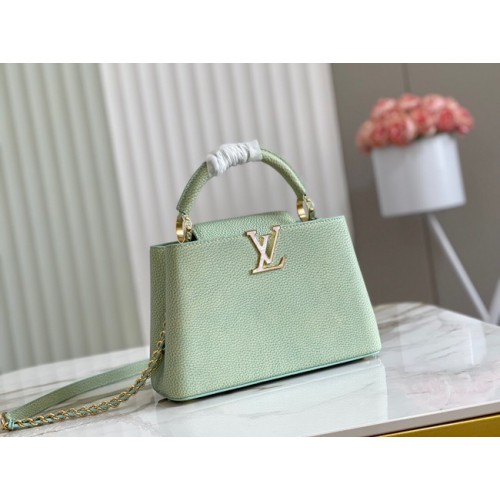 Louis Vuitton CAPUCINES BB M48865 verde claro