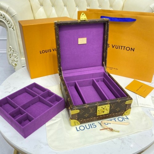 Louis Vuitton NICE JOYERO M47120 violeta