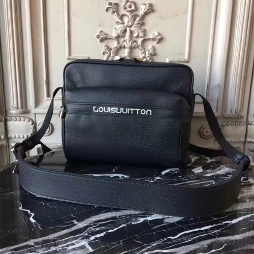 Louis Vuitton OUTDOOR MESSENGER PM M31003 Negro