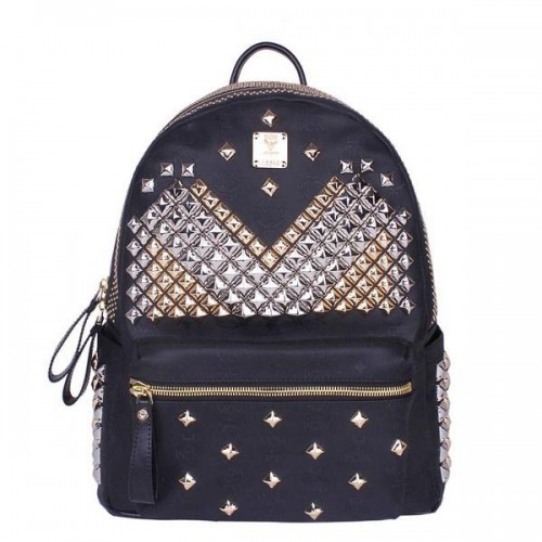 MCM Mochila mediana con tachuelas frontales Stark MC4237 Negro
